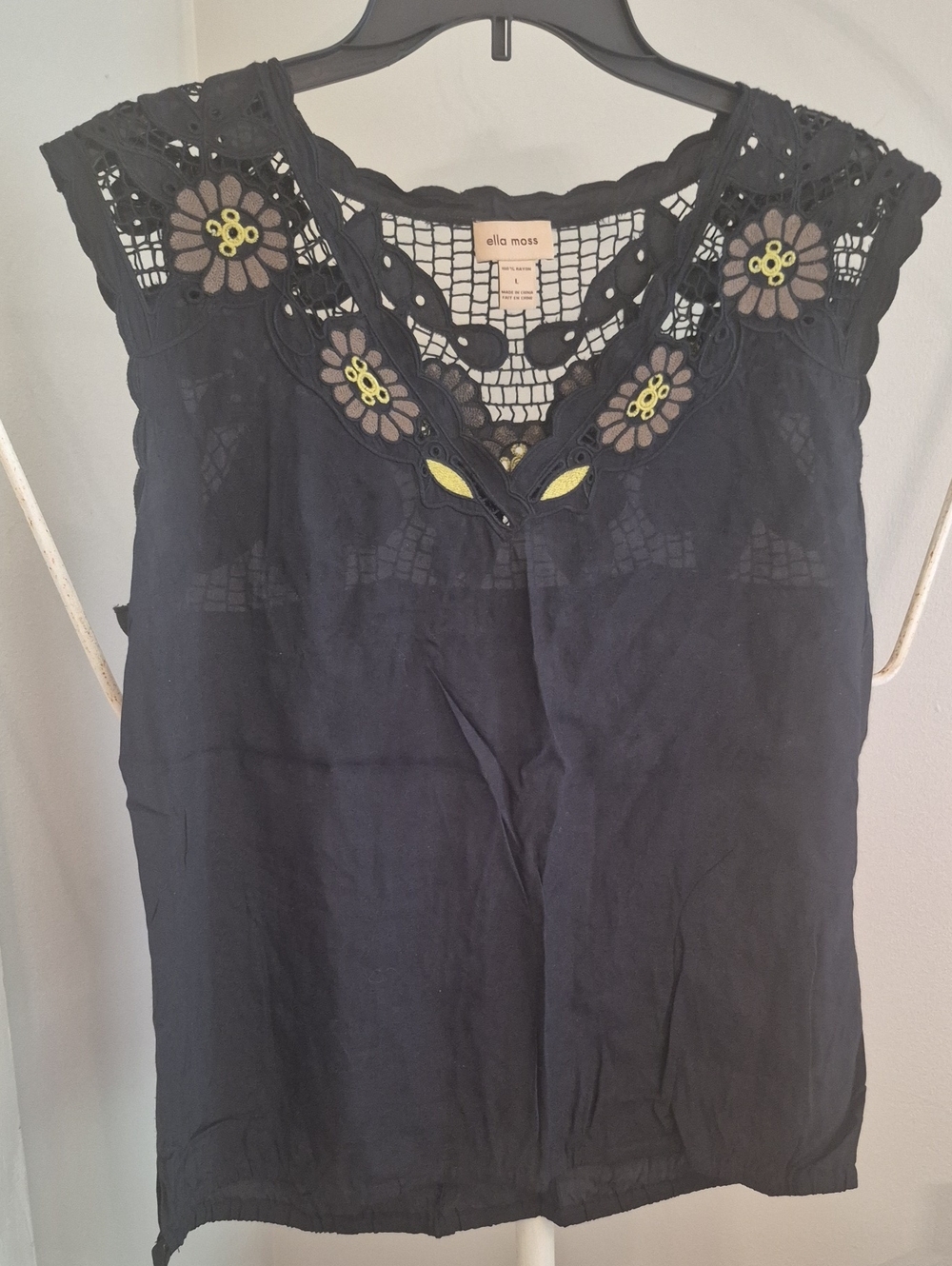Ella Moss Black Crochet Floral Trim V-Neck Camisole with Olive Accents